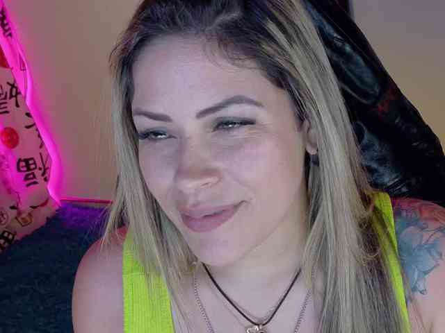 Alexa_lopez webcam