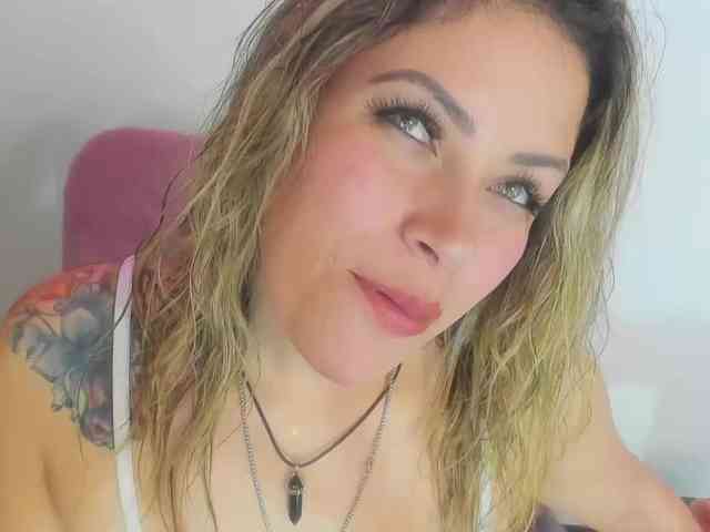 Alexa_lopez webcam
