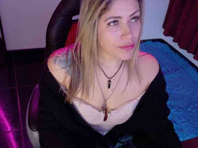 Alexa_lopez webcam