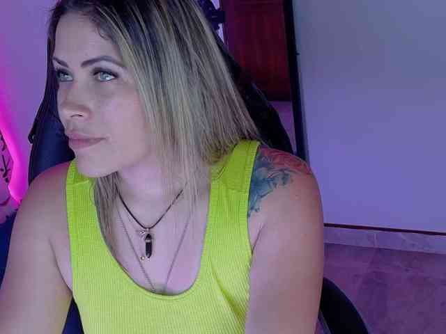 Alexa_lopez webcam