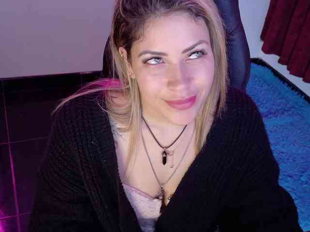 Alexa_lopez webcam