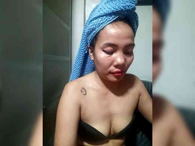 SweetKittyx22 webcam