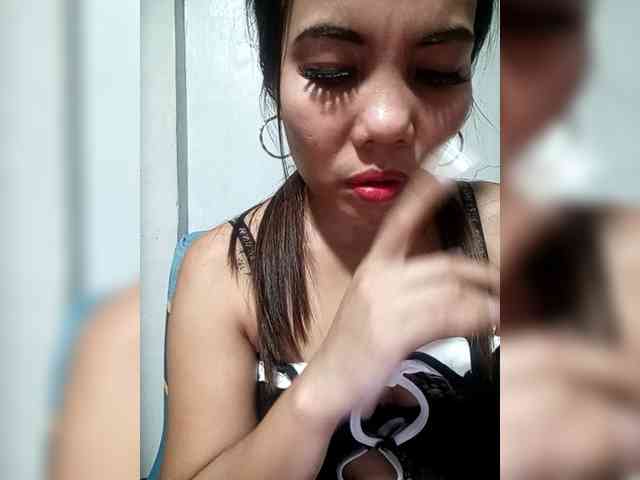 SweetKittyx22 webcam