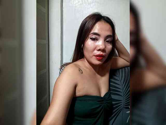 SweetKittyx22 webcam