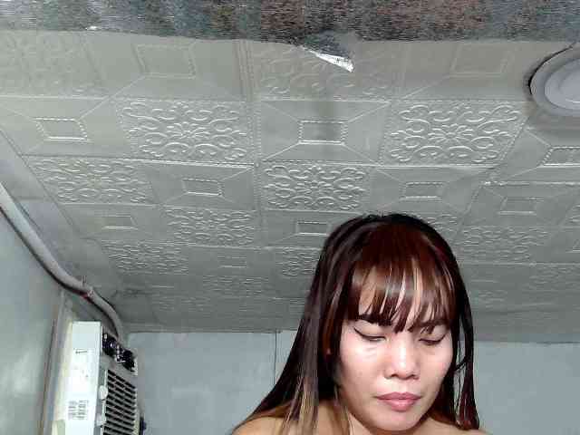 SweetKittyx22 webcam