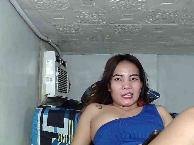 SweetKittyx22 webcam