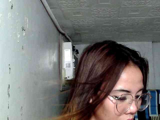 SweetKittyx22 webcam