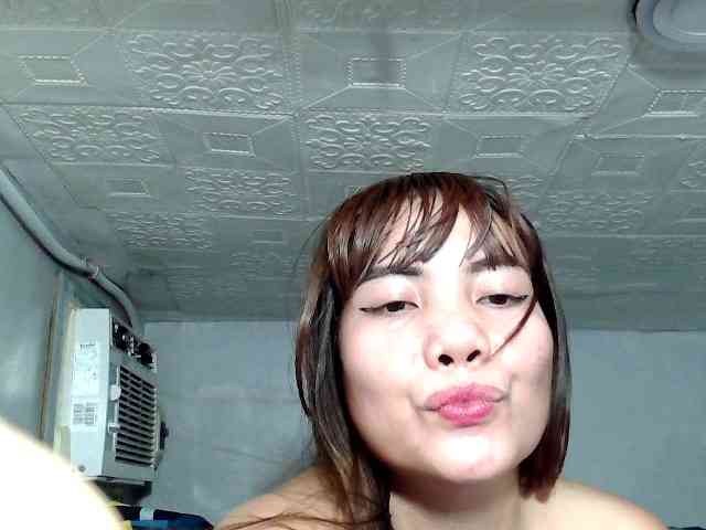 SweetKittyx22 webcam