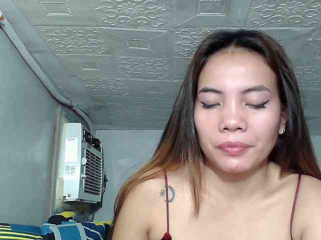 SweetKittyx22 webcam