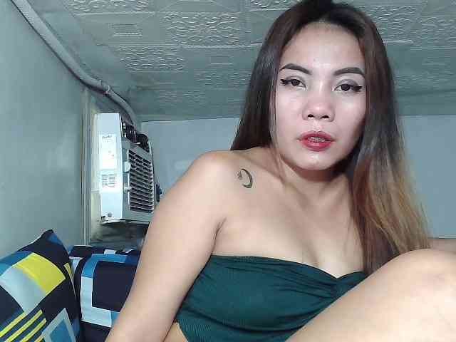 SweetKittyx22 webcam