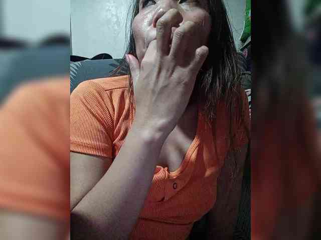 SweetKittyx22 webcam