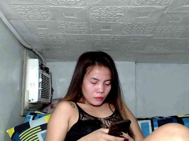 SweetKittyx22 webcam