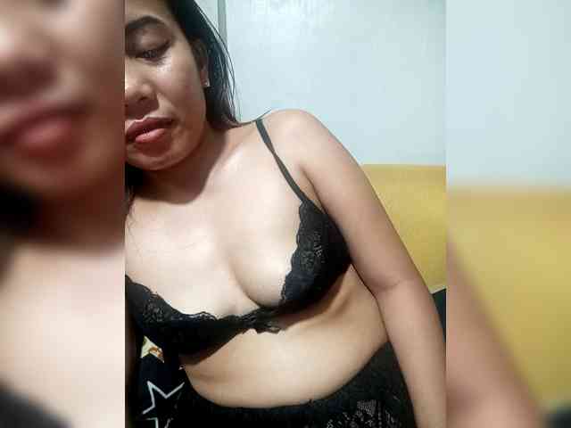 SweetKittyx22 webcam