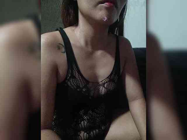 SweetKittyx22 webcam