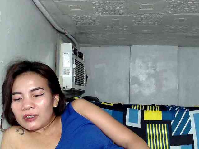 SweetKittyx22 webcam