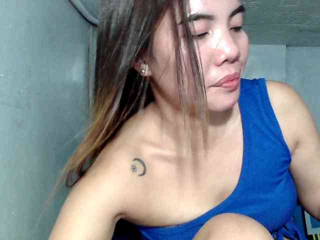 SweetKittyx22 webcam