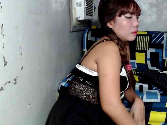 SweetKittyx22 webcam