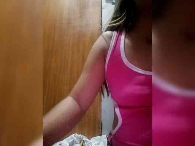 SweetKittyx22 webcam