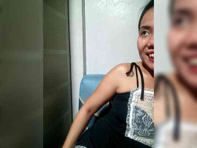 SweetKittyx22 webcam