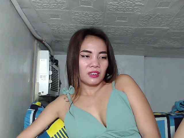 SweetKittyx22 webcam