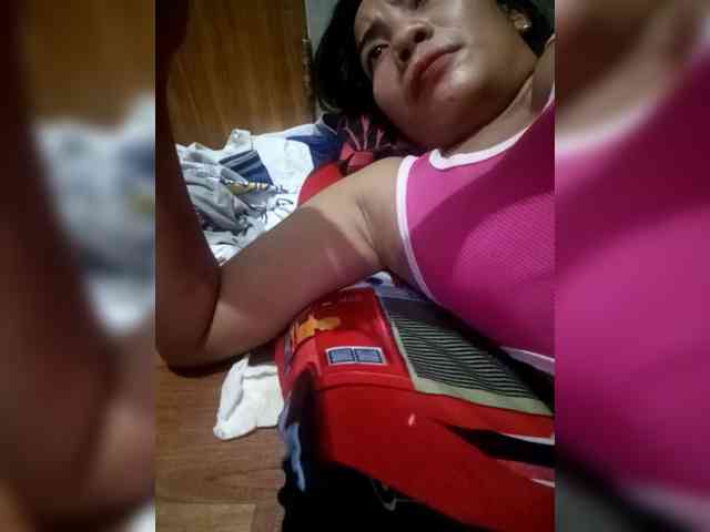 SweetKittyx22 webcam