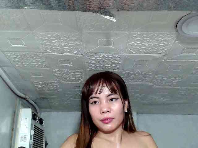 SweetKittyx22 webcam