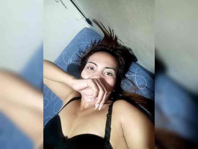 SweetKittyx22 webcam