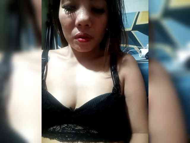 SweetKittyx22 webcam