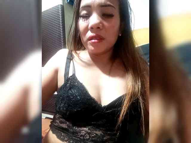 SweetKittyx22 webcam