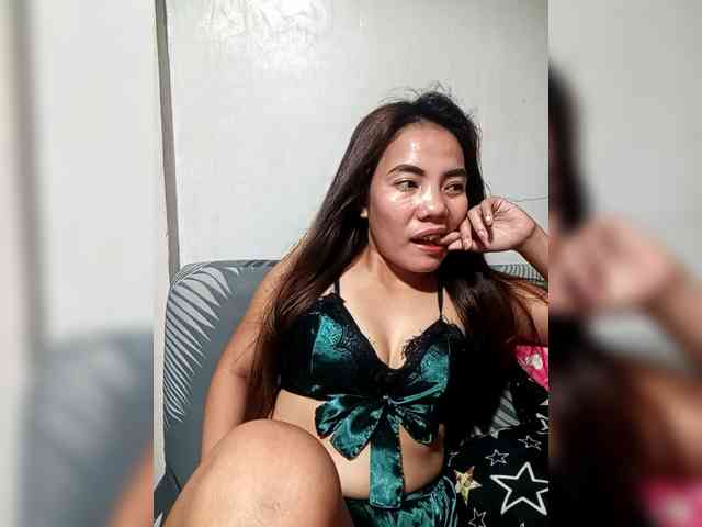 SweetKittyx22 webcam