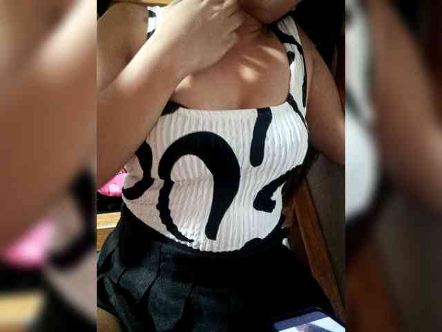 SweetKittyx22 webcam