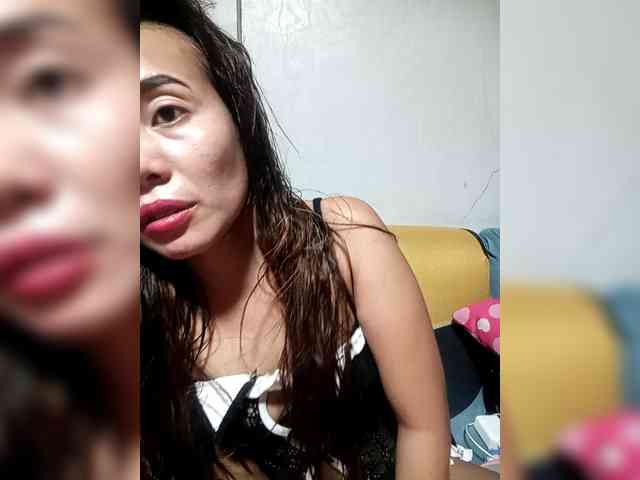 SweetKittyx22 webcam