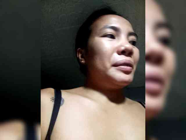 SweetKittyx22 webcam