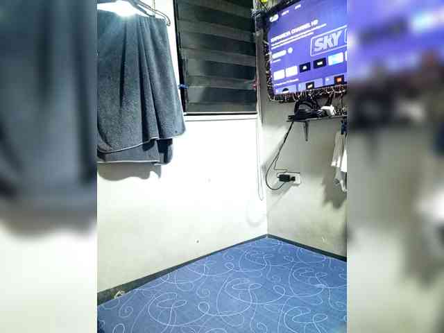 SweetKittyx22 webcam