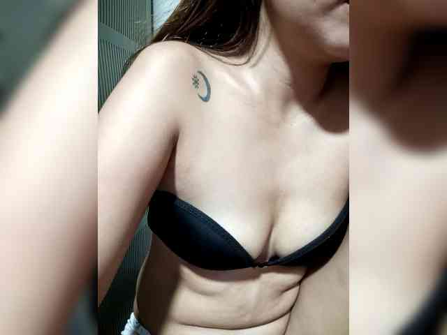 SweetKittyx22 webcam