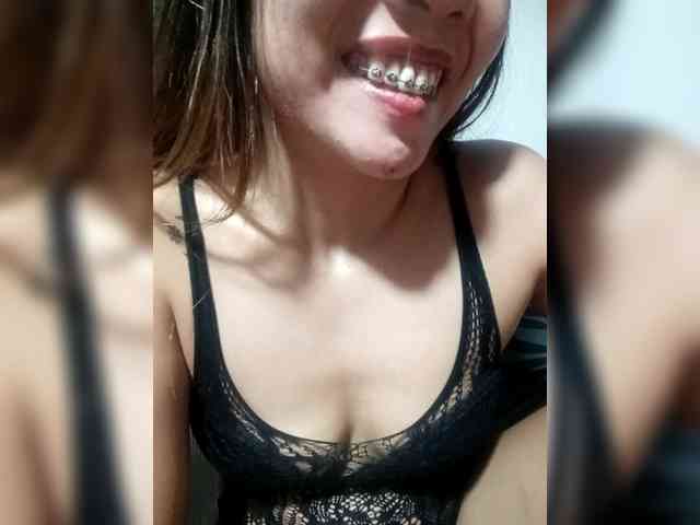 SweetKittyx22 webcam