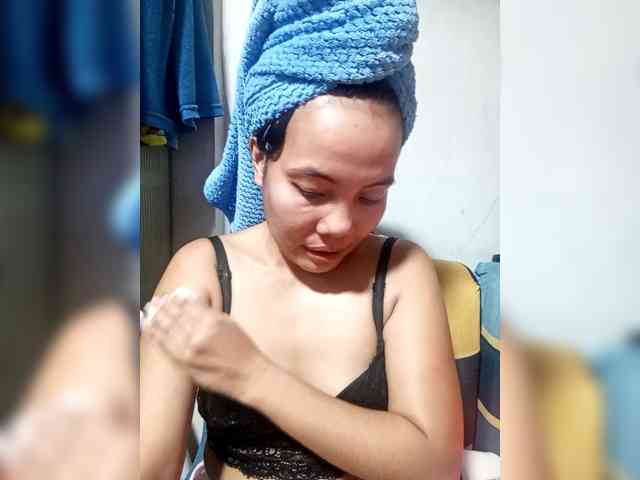 SweetKittyx22 webcam