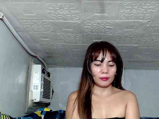 SweetKittyx22 webcam