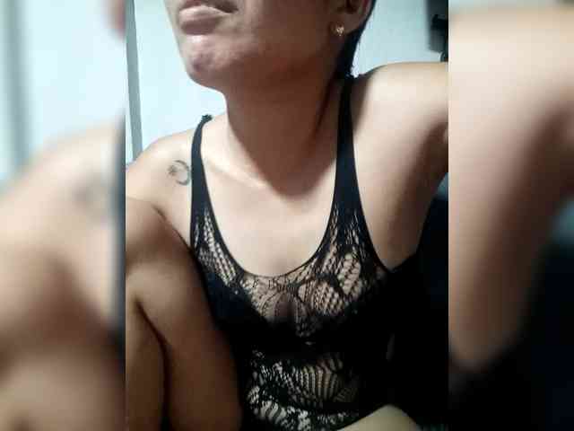 SweetKittyx22 webcam