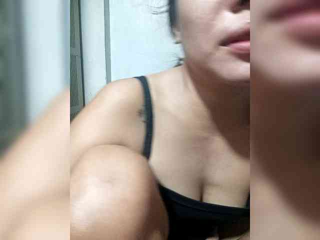 SweetKittyx22 webcam