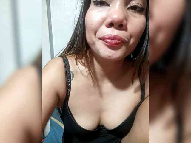 SweetKittyx22 webcam