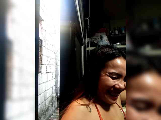 SweetKittyx22 webcam