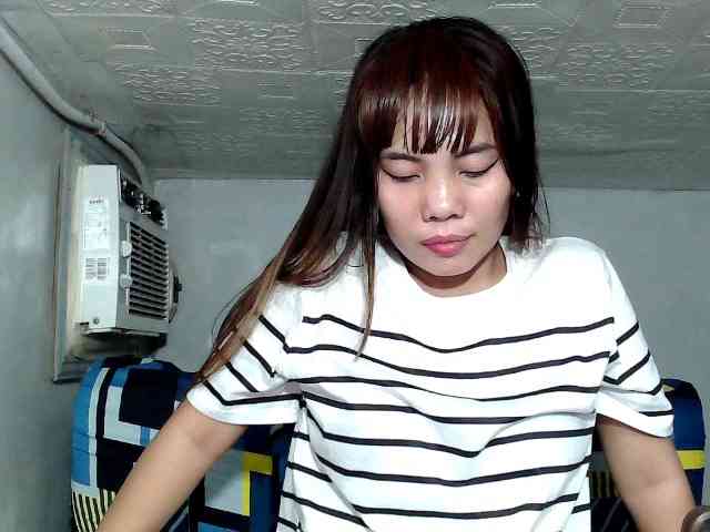 SweetKittyx22 webcam