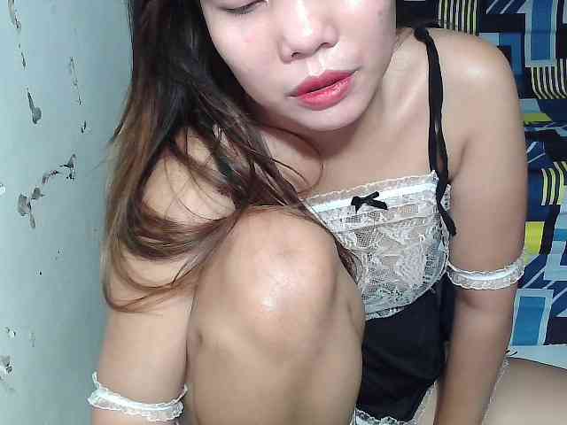 SweetKittyx22 webcam