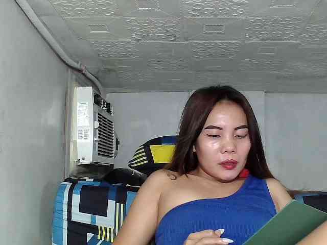 SweetKittyx22 webcam