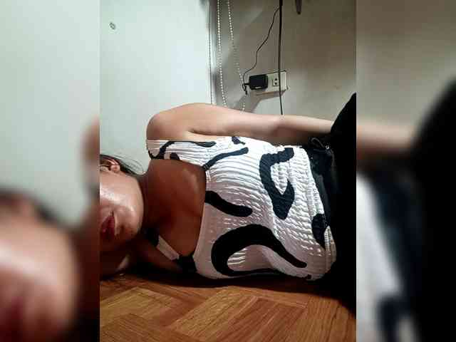 SweetKittyx22 webcam