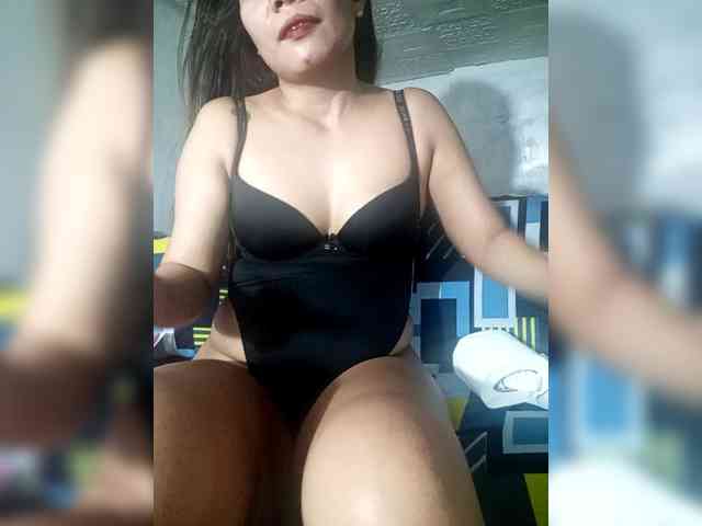 SweetKittyx22 webcam