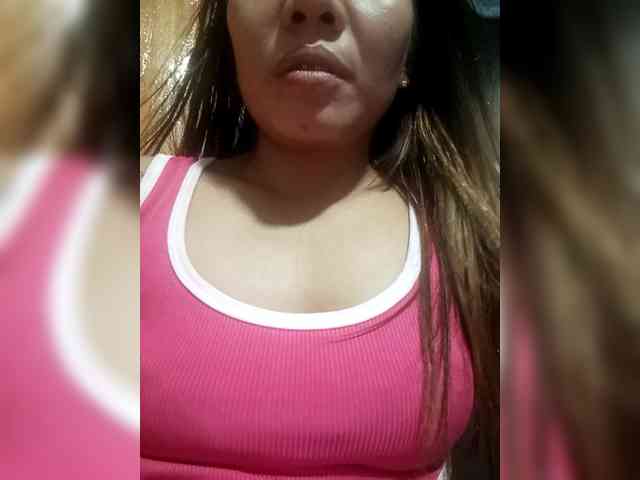 SweetKittyx22 webcam