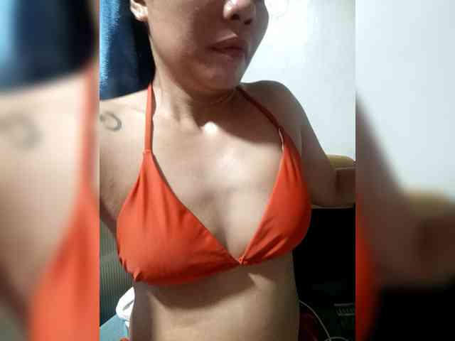 SweetKittyx22 webcam