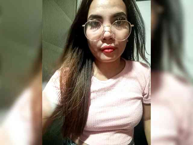 SweetKittyx22 webcam